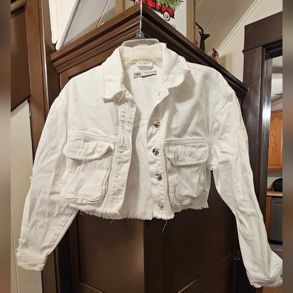Zara (S) White Distressed Cropped Denim Jacket